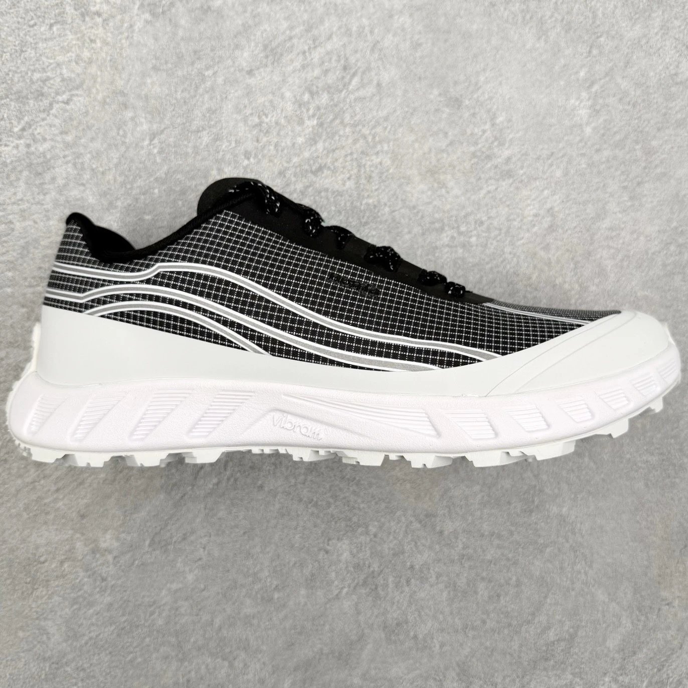 Norda Sneakers 002 Trail Running — Black and white