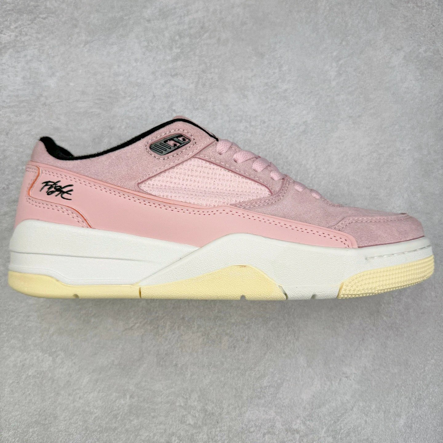 Jordan Sneakers Flight Court — Pink and white