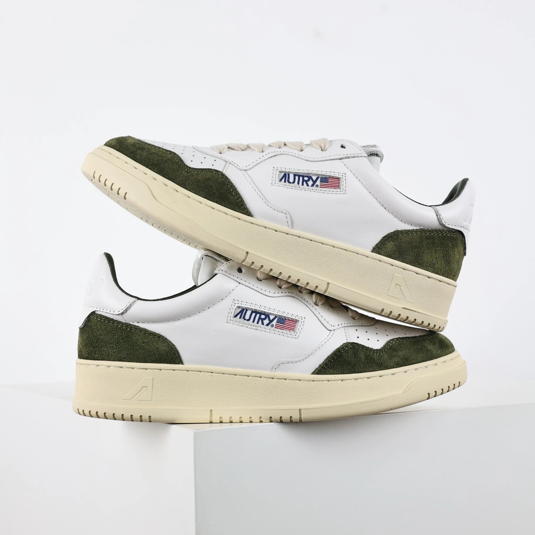 Autry Sneakers Medalist low-top leather — White and green