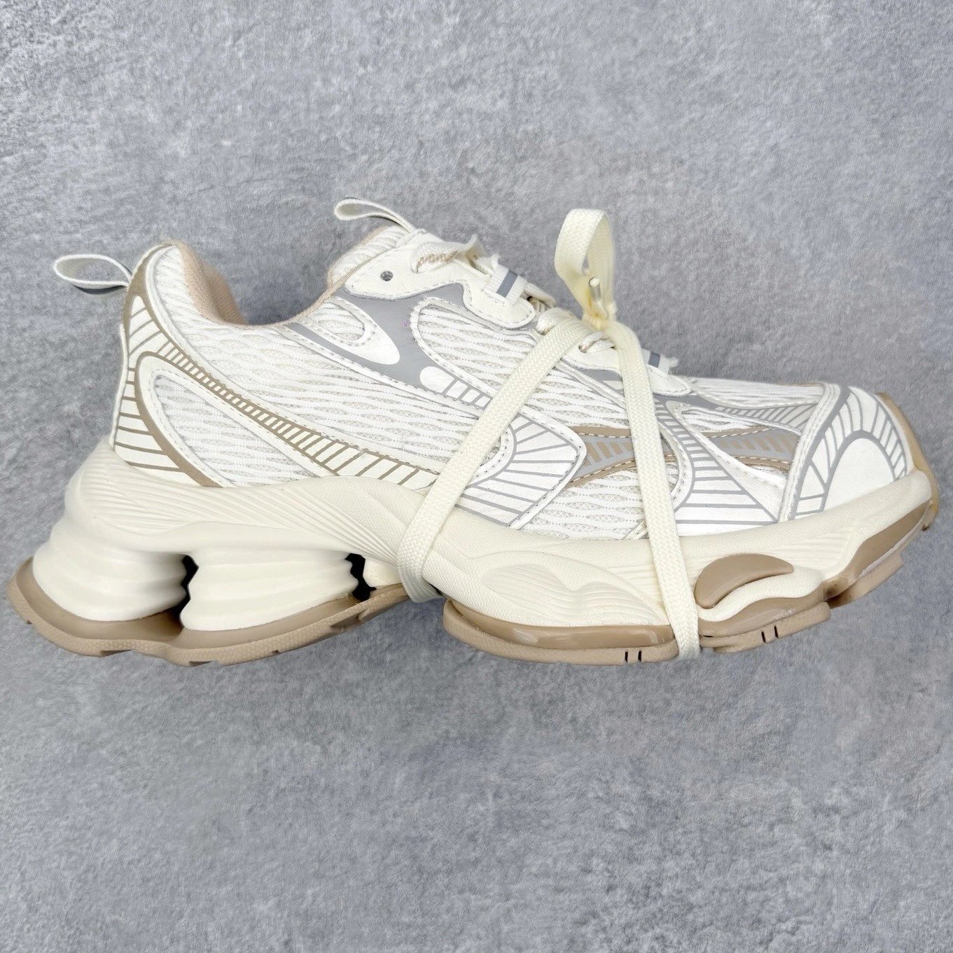 Unbranded Sneakers Mesh chunky with segmented platform sole — Off-white strap