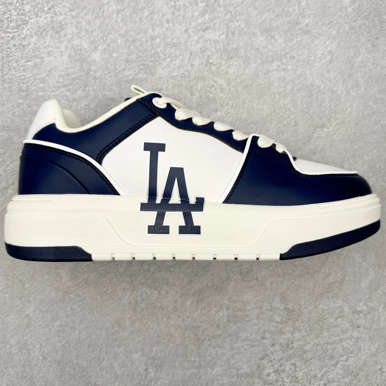 MLB Sneakers Low-Top Platform Baseball-Team Logo — Blue and white