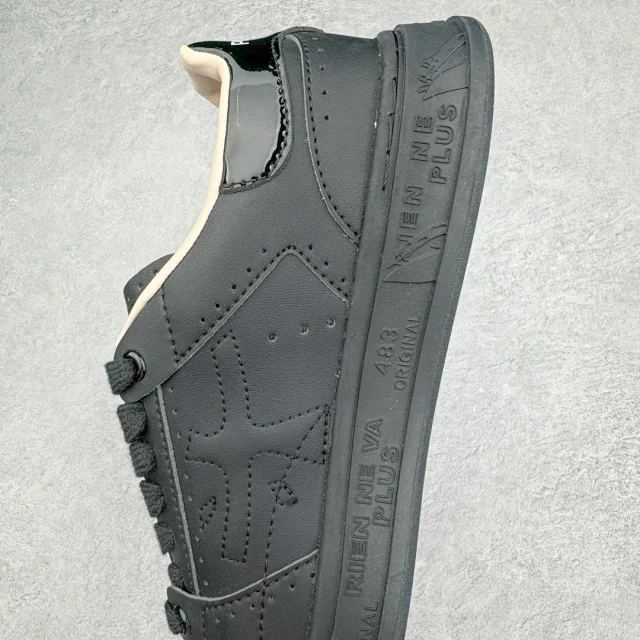 QUINN Sneakers Low-top lace-up with embossed graphic sole product detail image 16