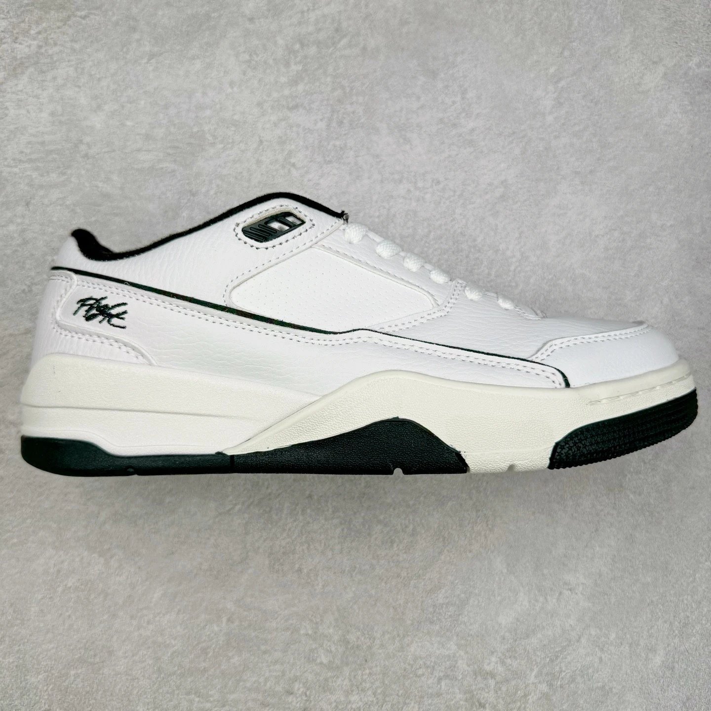 Jordan Sneakers Flight Court — Black and white