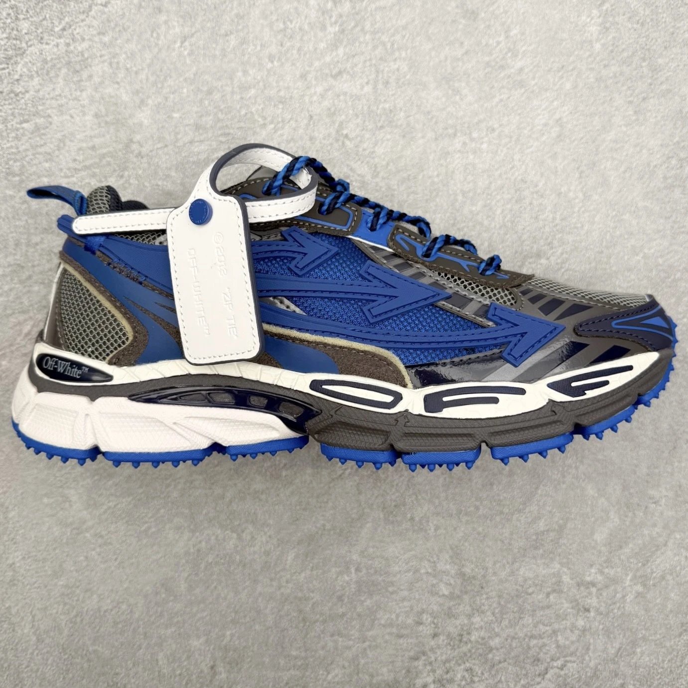 Off-White Sneakers Arrow-logo chunky with zip-tie detail — Black, white, and blue