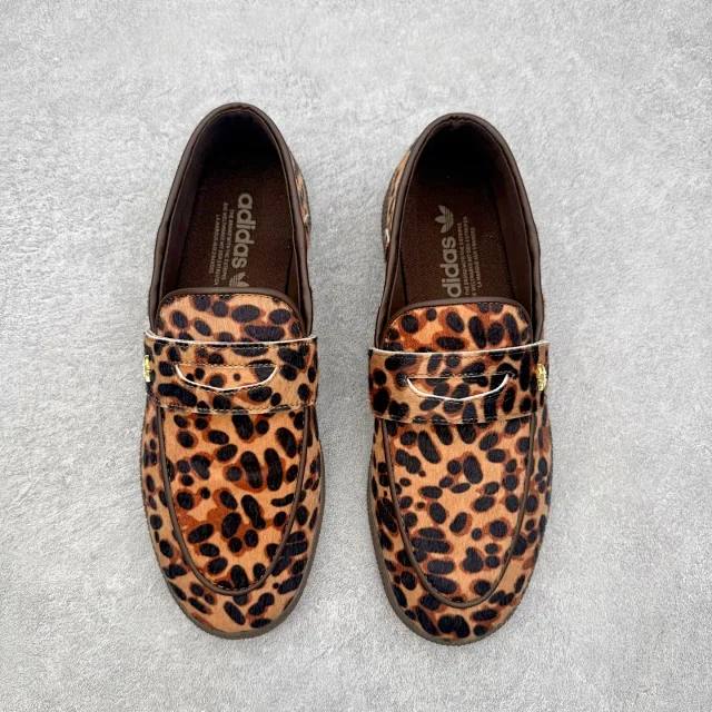 Adidas Sneakers Slip-On Loafers with Three Stripes product detail image 2