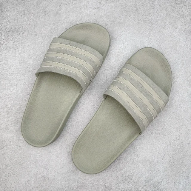 Fear of God Slippers Three-Stripe Slide product detail image 3