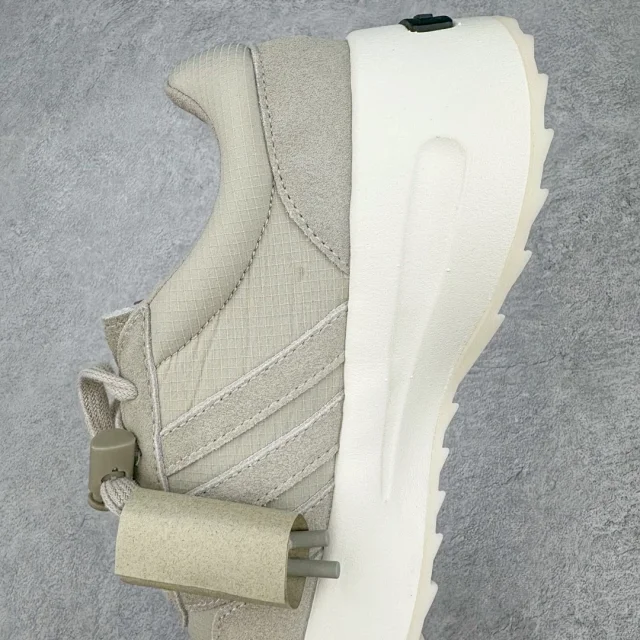 Adidas Sneakers Low-Top Three-Stripe Platform product detail image 25