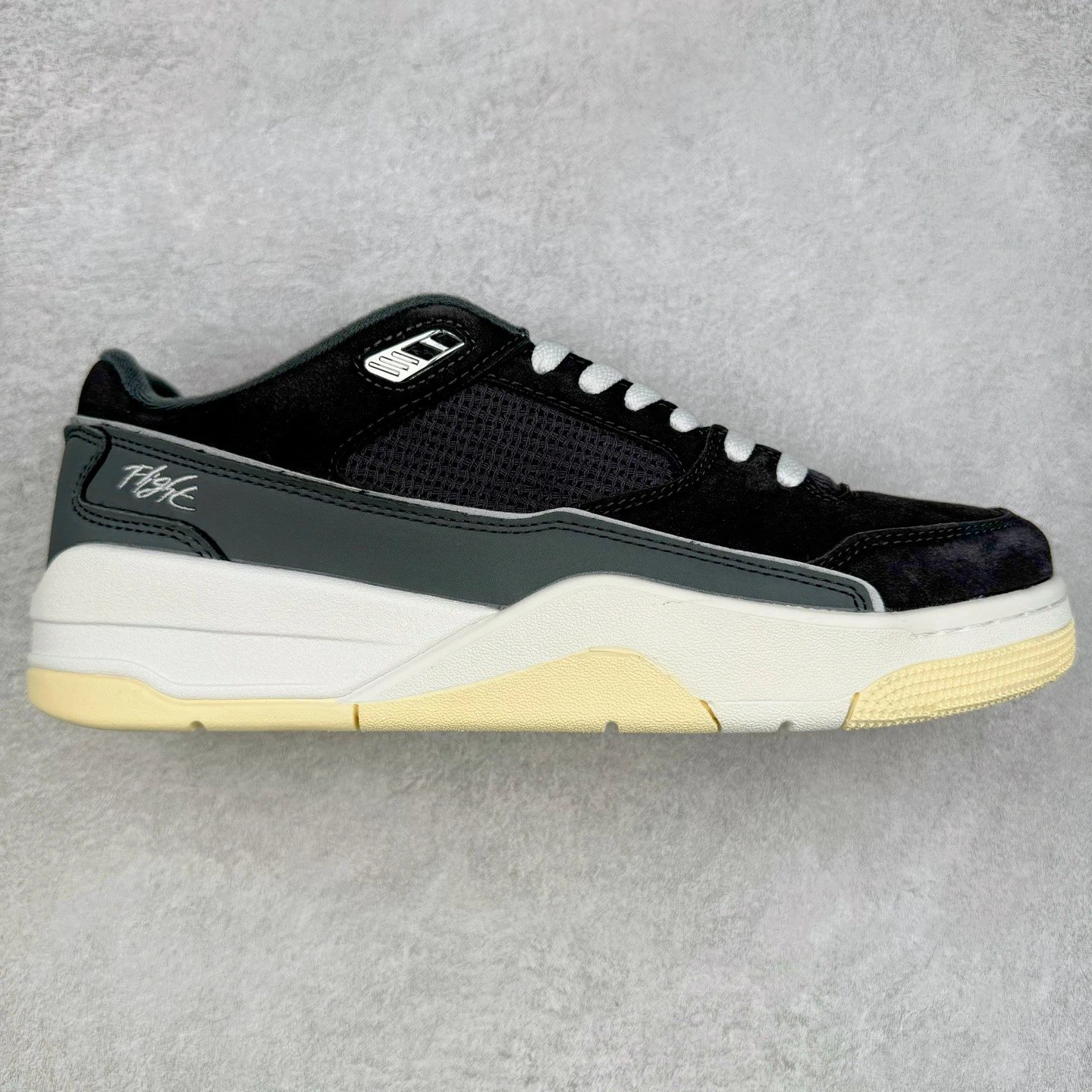 Jordan Sneakers Flight Court — Black and white