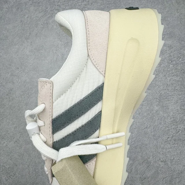 Adidas Sneakers Low-Top Three-Stripe Platform product detail image 7
