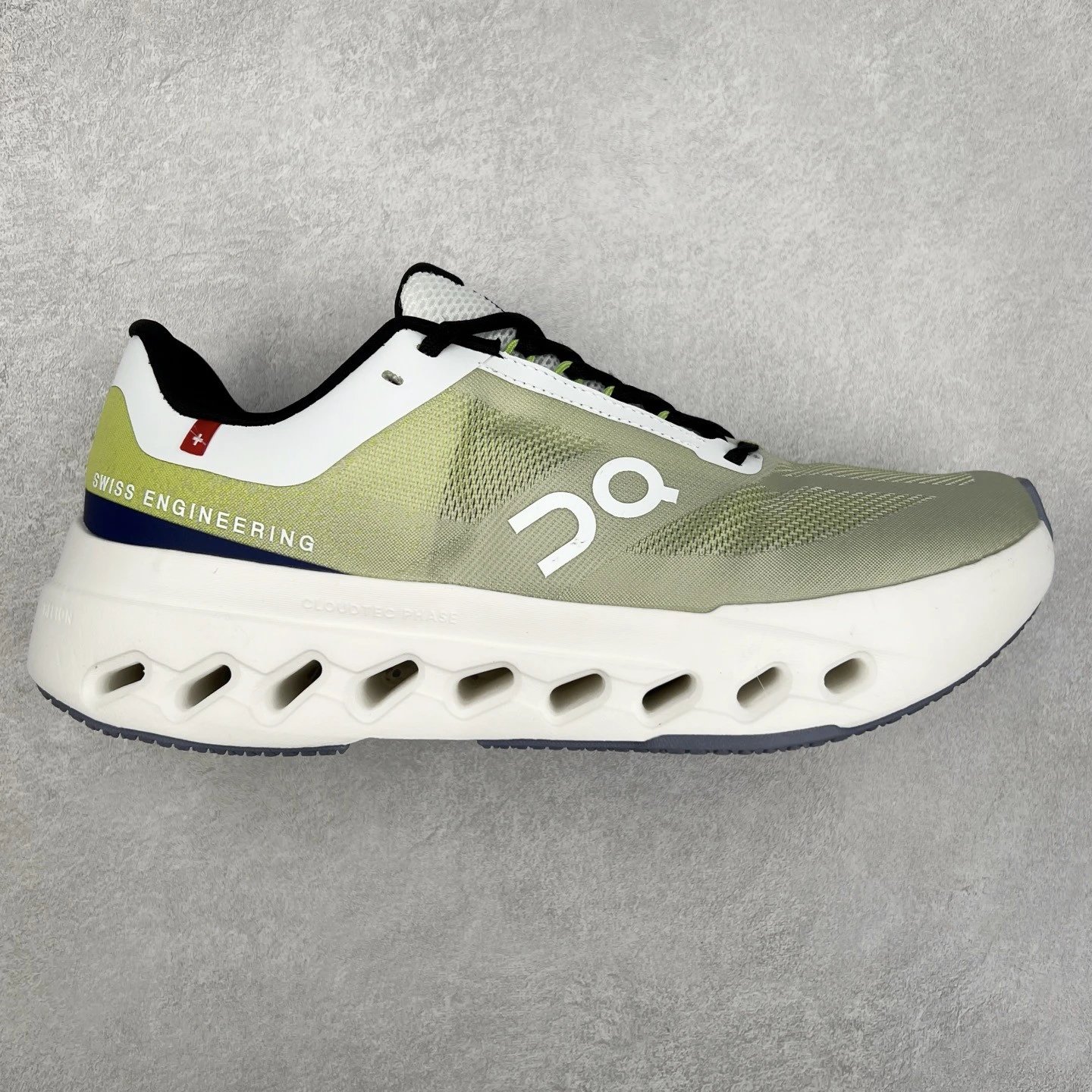On Sneakers Cloudsurfer Next — Green and white