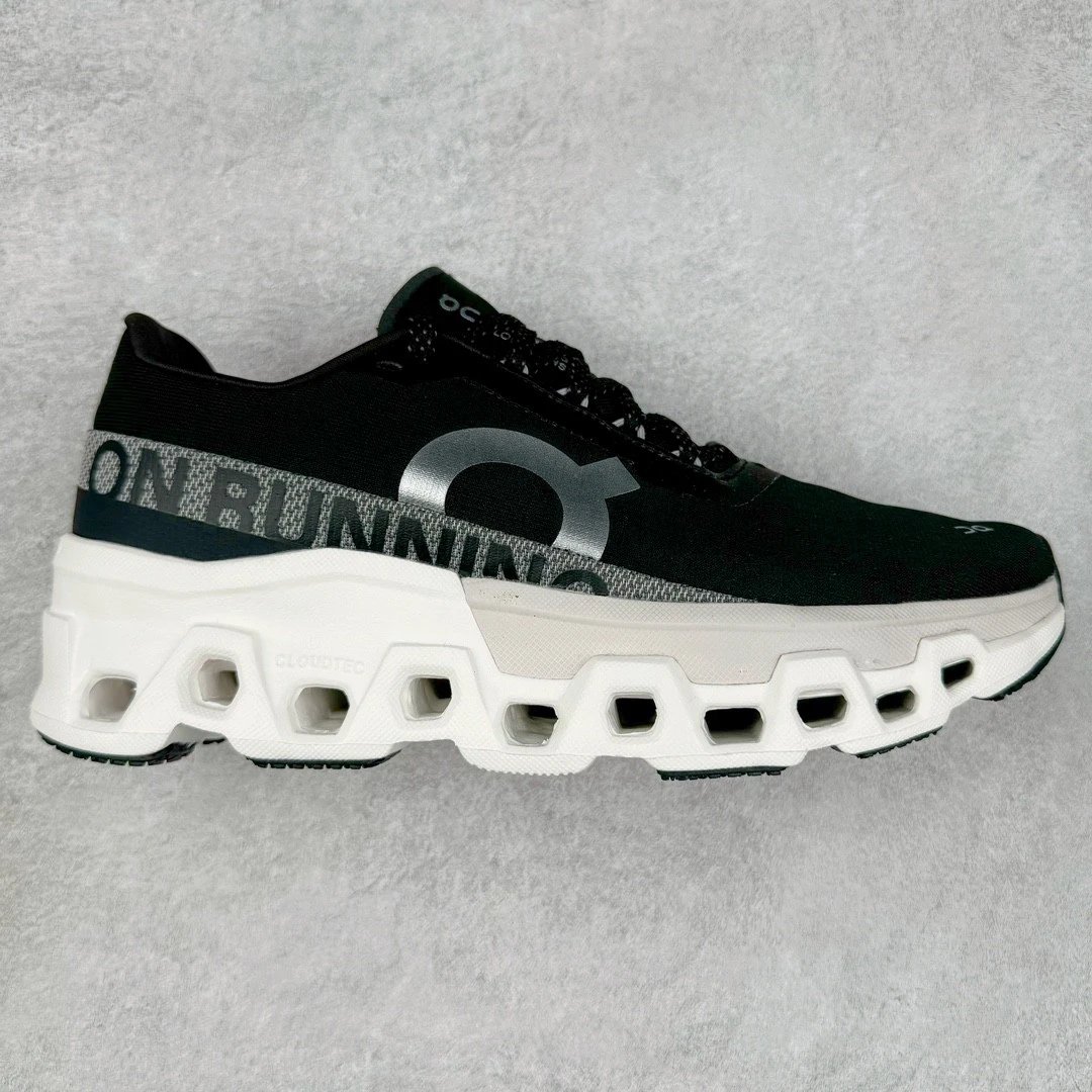 On Sneakers Cloudmonster 2 — Black and white