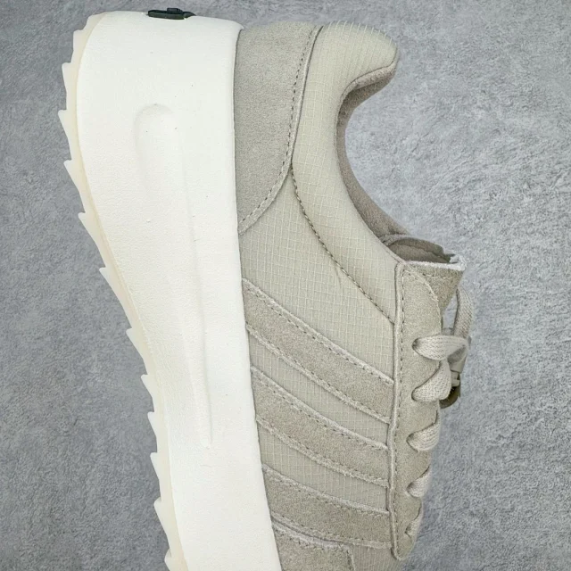 Adidas Sneakers Low-Top Three-Stripe Platform product detail image 24