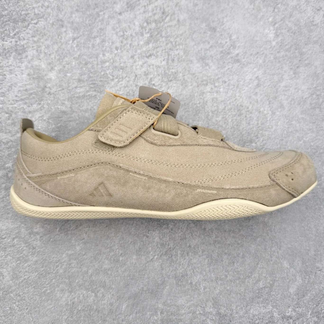 adidas Sneakers Low-Top Hook-and-Loop Suede — Khaki
