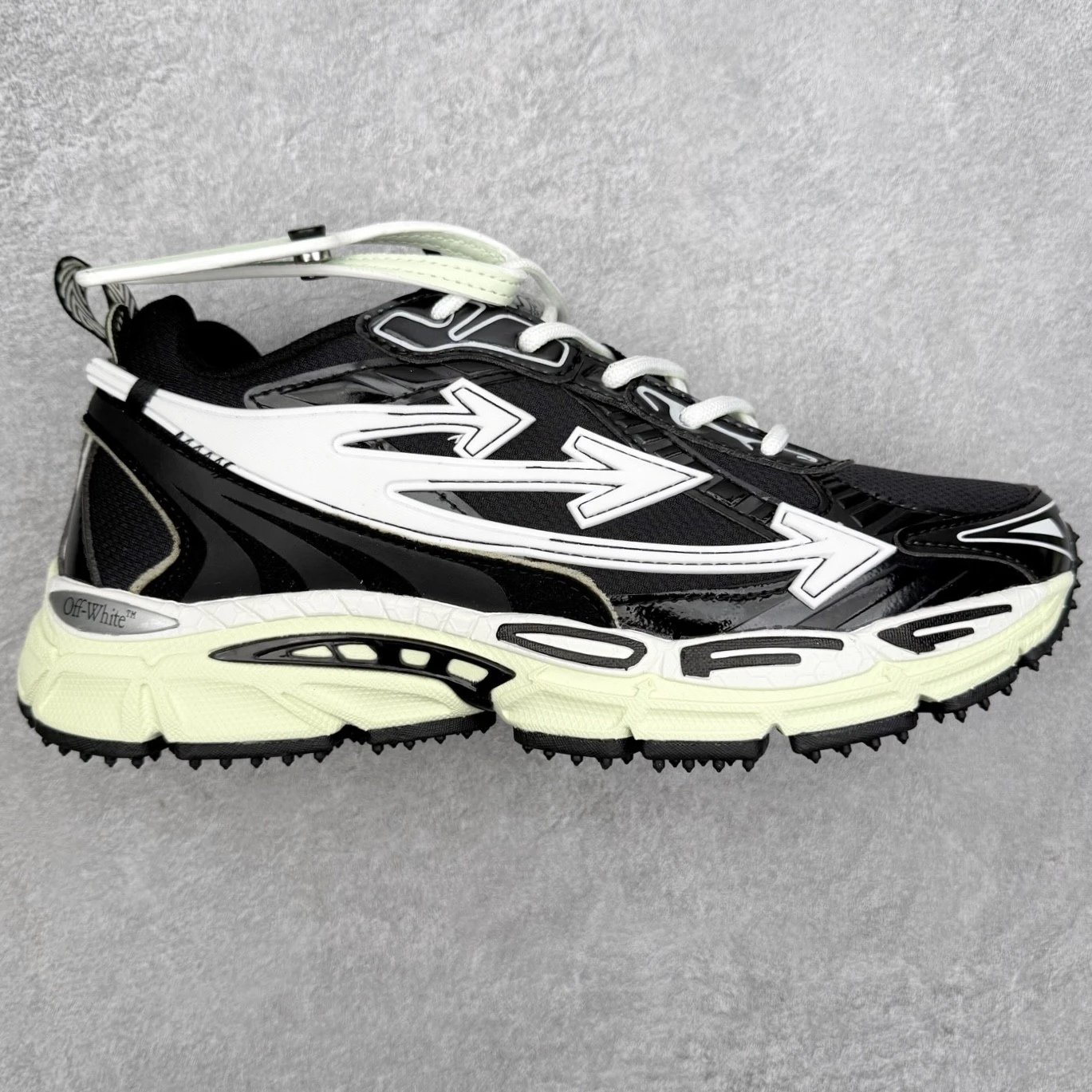 Off-White Sneakers Arrow-logo chunky with zip-tie detail — Black and white