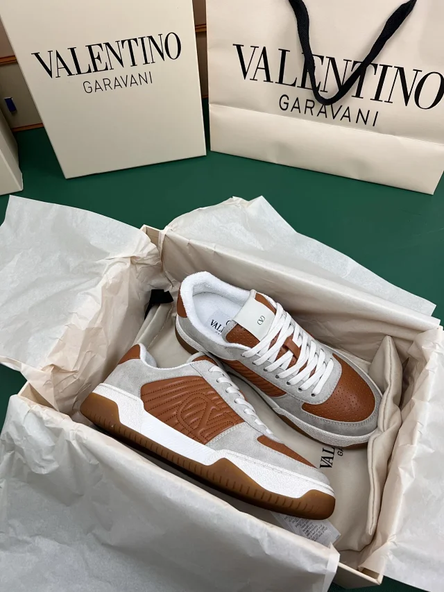 Valentino Garavani Sneakers Low-top VLogo side-panel product detail image 11