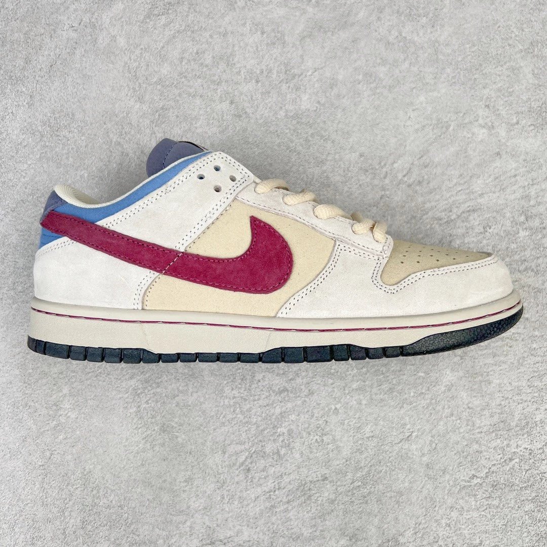 Nike Sneakers Dunk Low — gray velvet red hook