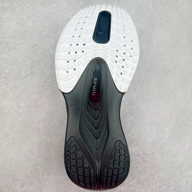 Nike Sneakers ZoomX low-top running with mesh upper and thick foam sole product detail image 45
