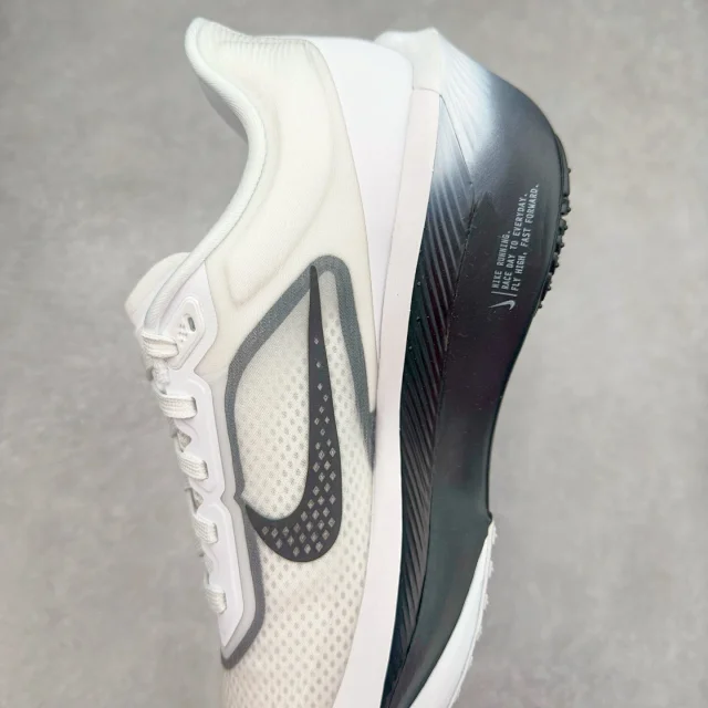 Nike Sneakers ZoomX low-top running with mesh upper and thick foam sole product detail image 43