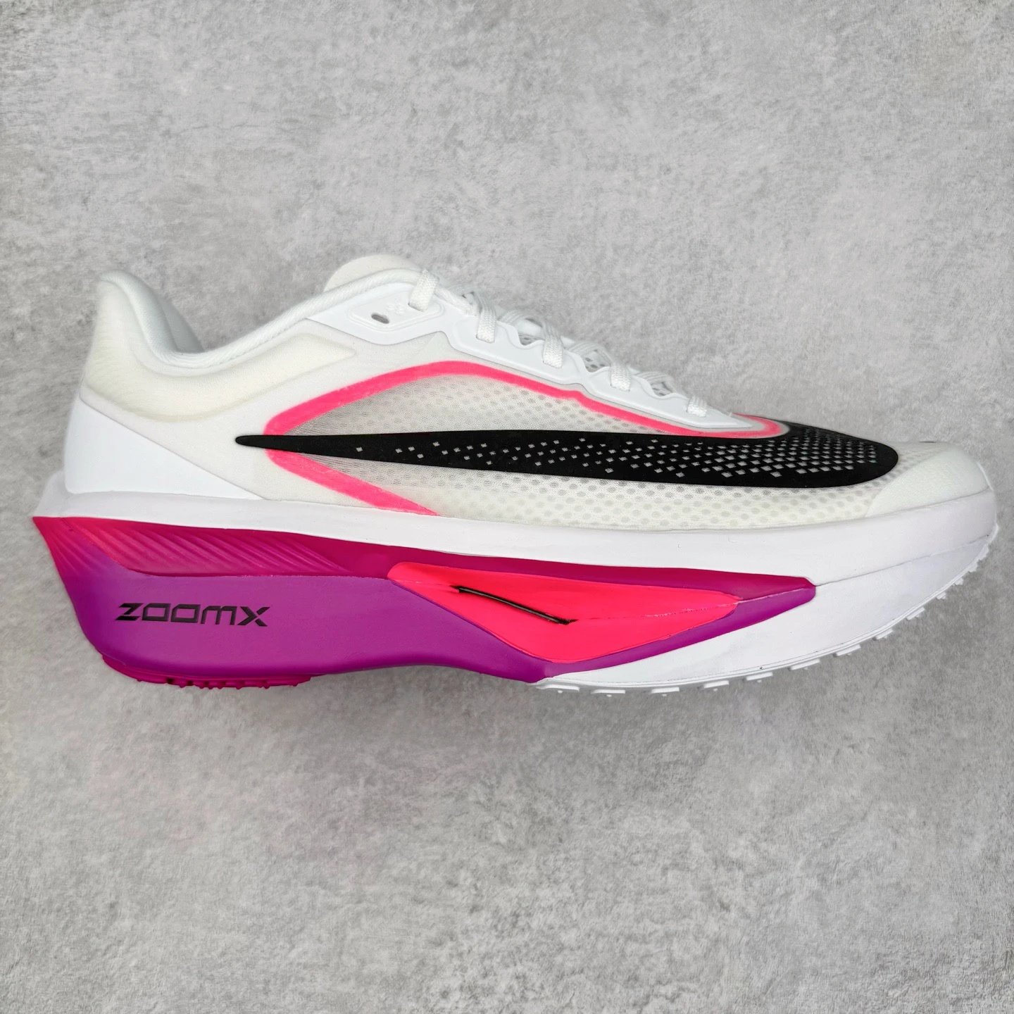 Nike Sneakers ZoomX low-top running with mesh upper and thick foam sole — White Rose Red