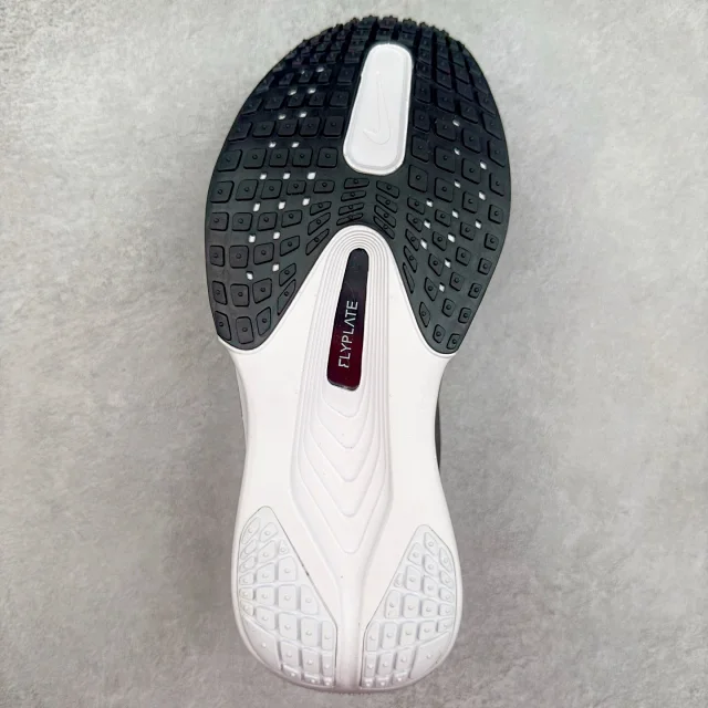 Nike Sneakers ZoomX low-top running with mesh upper and thick foam sole product detail image 9