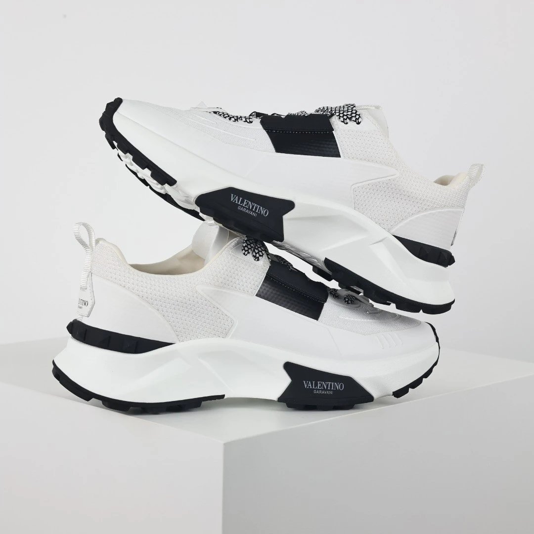 Valentino Garavani Sneakers Freedots — Black and white