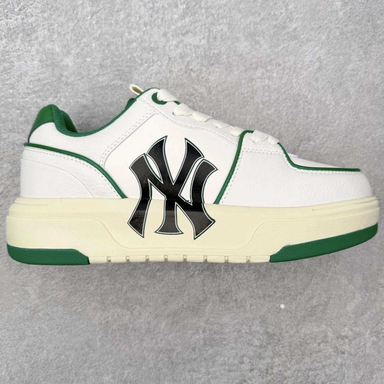 MLB Sneakers Low-Top Platform Baseball-Team Logo — White and green