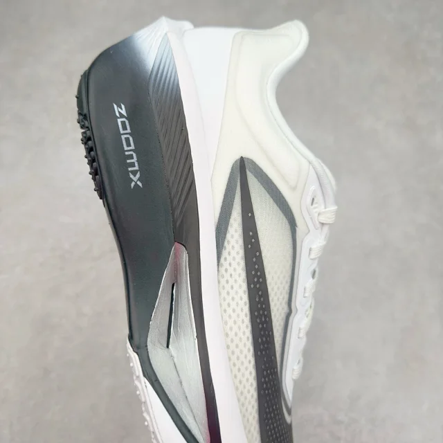 Nike Sneakers ZoomX low-top running with mesh upper and thick foam sole product detail image 42