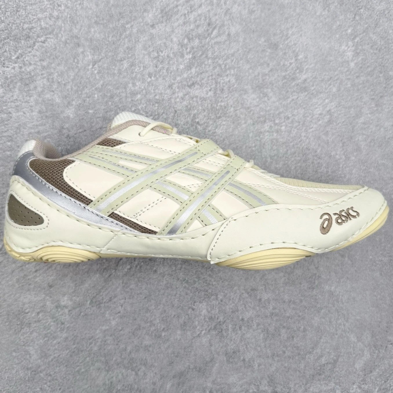 ASICS Sneakers Low-top thin-soled lace-up — Beige