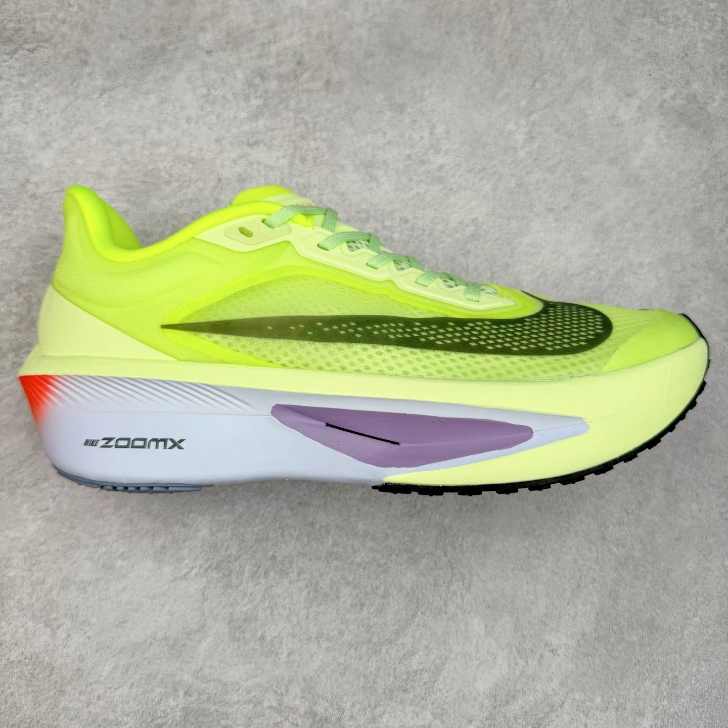 Nike Sneakers ZoomX low-top running with mesh upper and thick foam sole — Neon Green