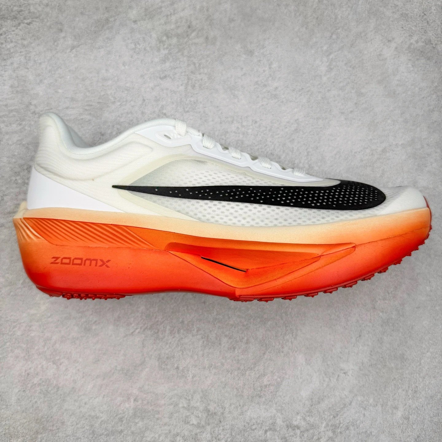Nike Sneakers ZoomX low-top running with mesh upper and thick foam sole — White orange