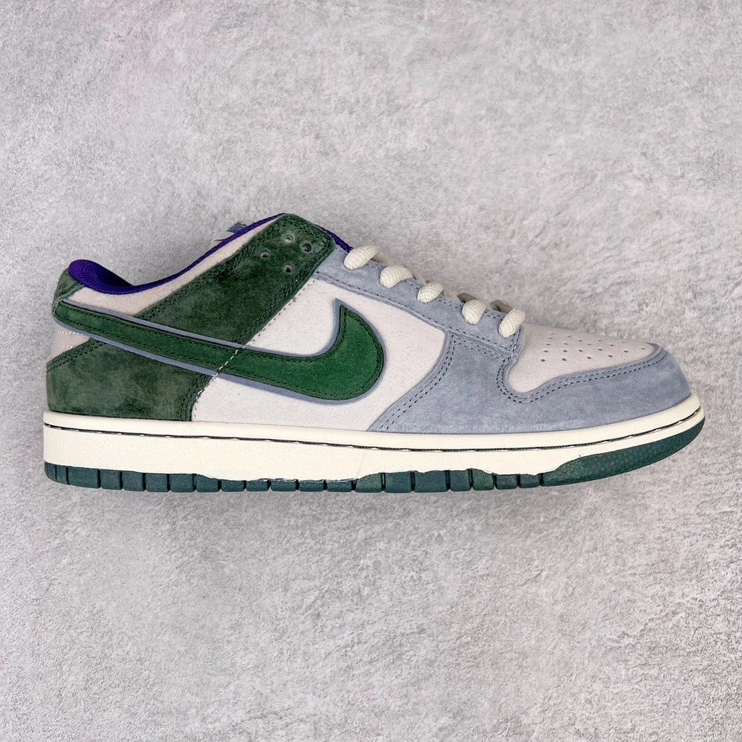 Nike Sneakers Dunk Low — Green, gray, and blue
