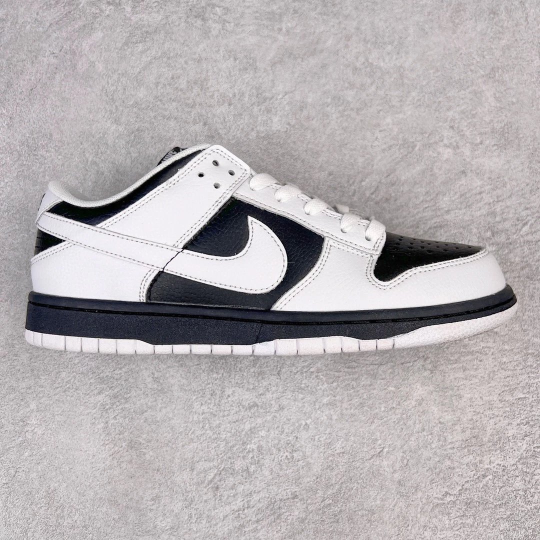 Nike Sneakers Dunk Low — Black and white