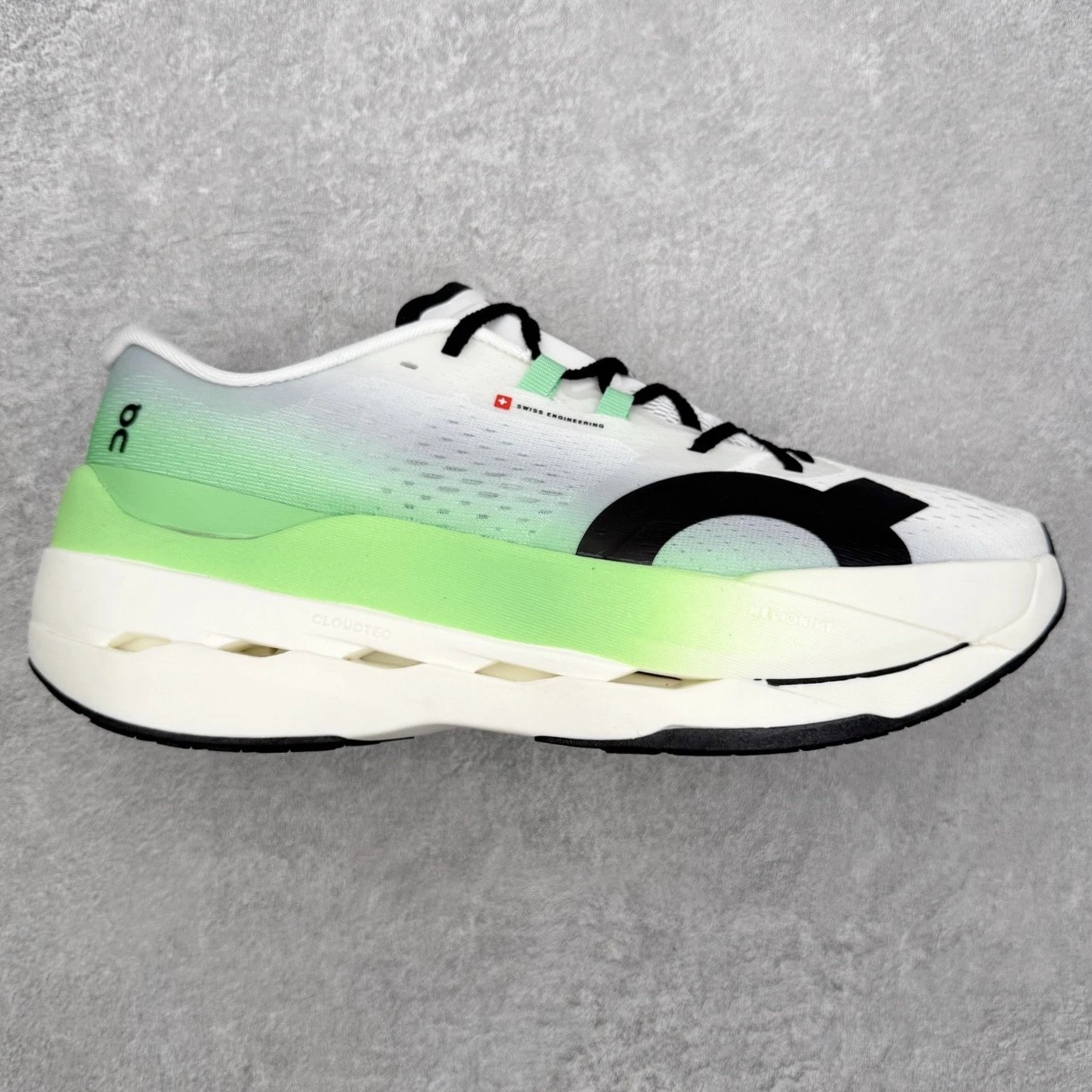 On Sneakers Cloudboom Max — White and green