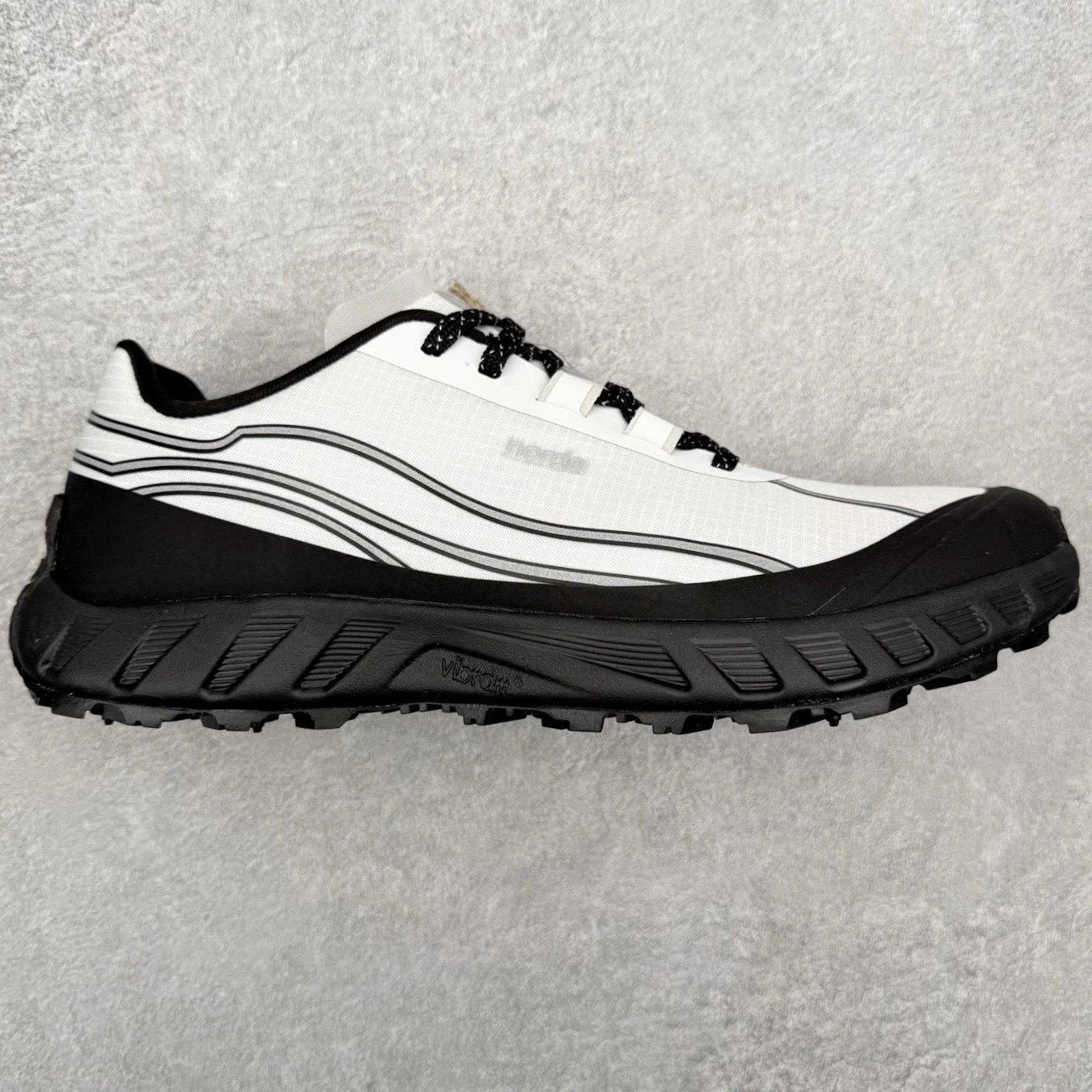Norda Sneakers 002 trail running shoes — Black and white