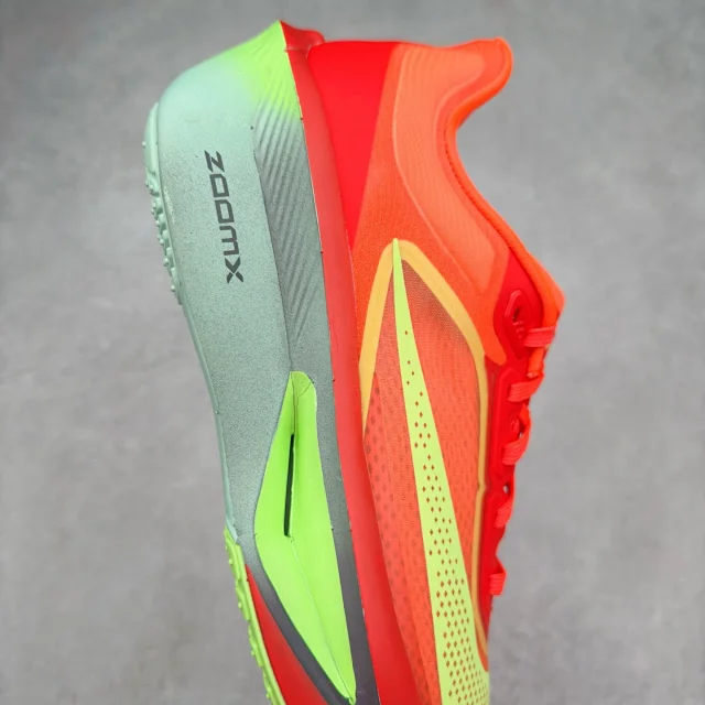 Nike Sneakers ZoomX low-top running with mesh upper and thick foam sole product detail image 15