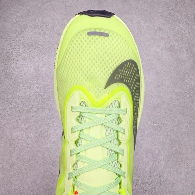 Nike Sneakers ZoomX low-top running with mesh upper and thick foam sole product detail image 58