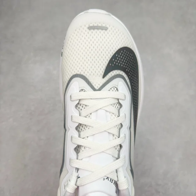Nike Sneakers ZoomX low-top running with mesh upper and thick foam sole product detail image 40