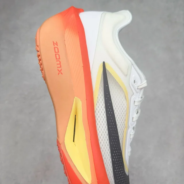 Nike Sneakers ZoomX low-top running with mesh upper and thick foam sole product detail image 33