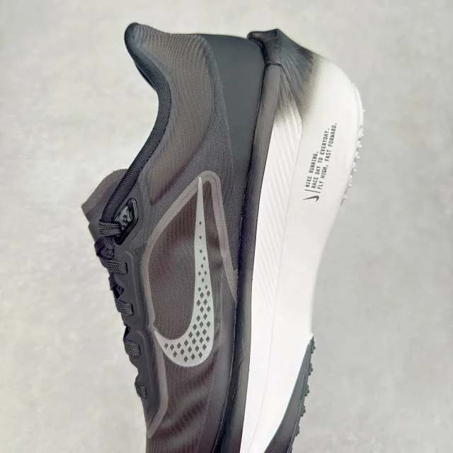 Nike Sneakers ZoomX low-top running with mesh upper and thick foam sole product detail image 7