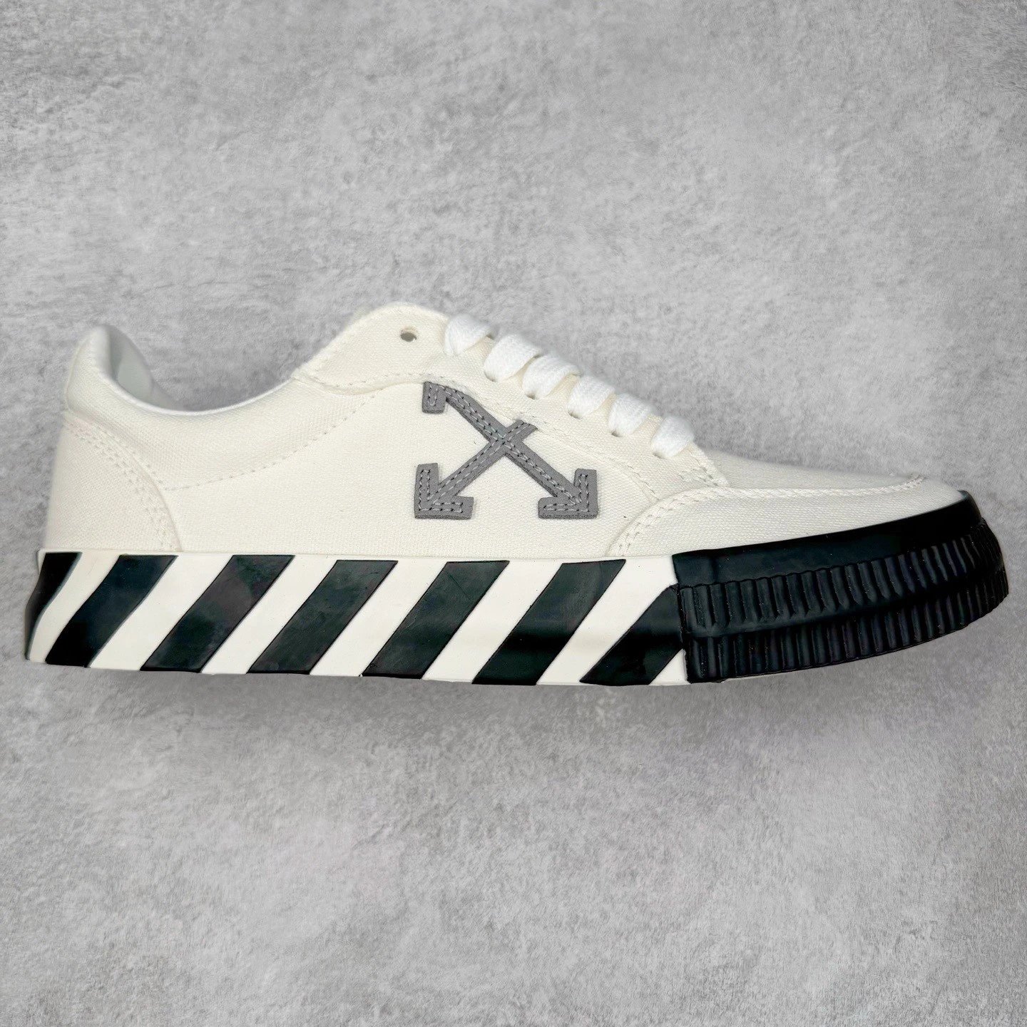 Unbranded Sneakers Low-Top Canvas with Crossed-Arrow Appliqué and Striped Sole — Whitewash