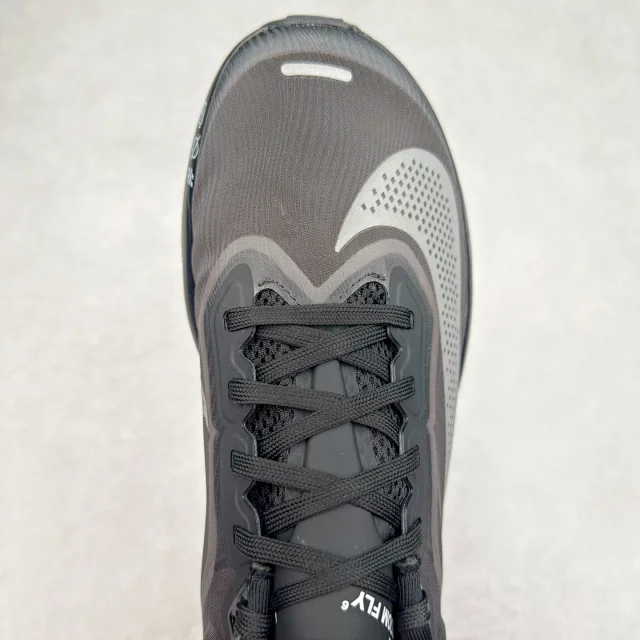 Nike Sneakers ZoomX low-top running with mesh upper and thick foam sole product detail image 4