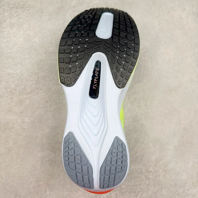 Nike Sneakers ZoomX low-top running with mesh upper and thick foam sole product detail image 63
