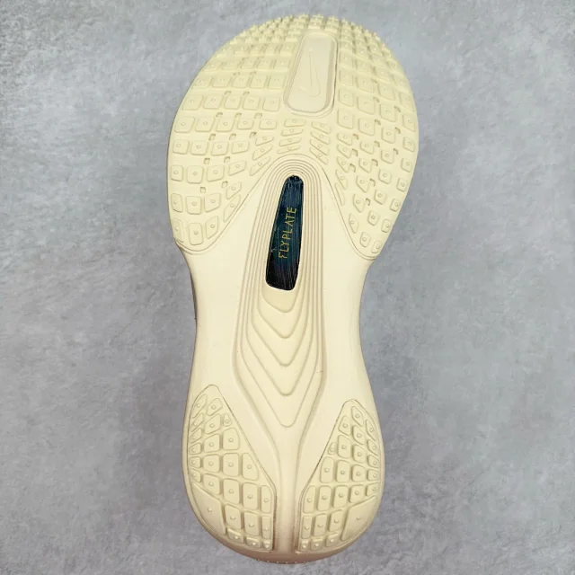 Nike Sneakers ZoomX low-top running with mesh upper and thick foam sole product detail image 27