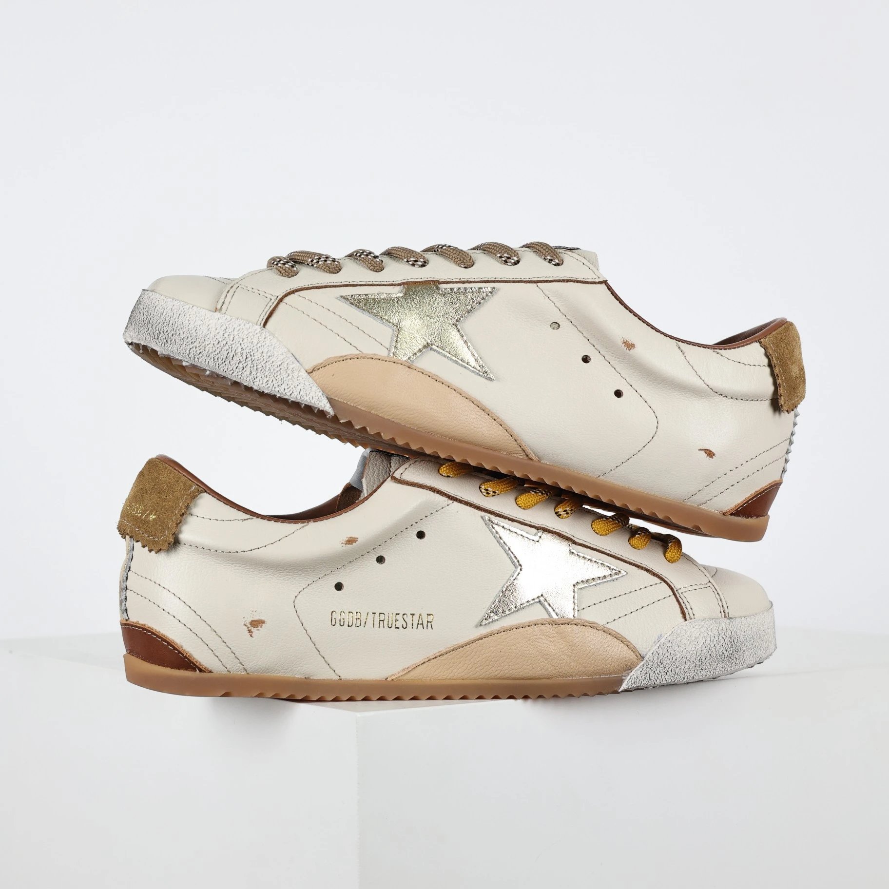 Golden Goose Sneakers True Star low-top star-appliqué — Beige