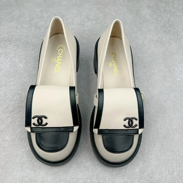 Chanel High Heels Platform Buckle Loafers product detail image 2