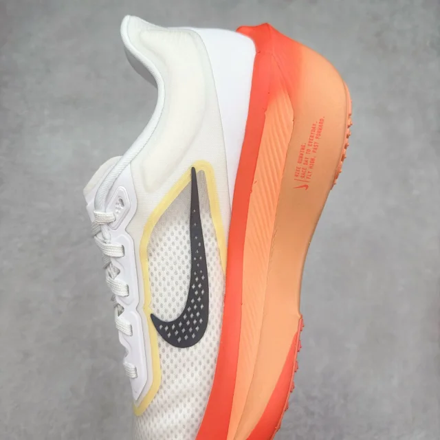 Nike Sneakers ZoomX low-top running with mesh upper and thick foam sole product detail image 34