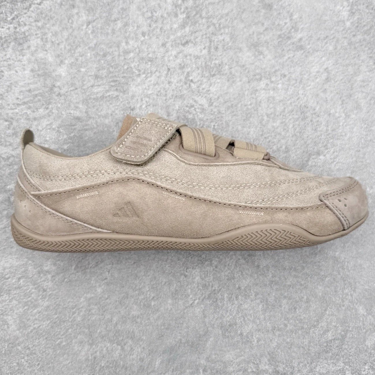 adidas Sneakers Low-Top Hook-and-Loop Suede — Apricot color