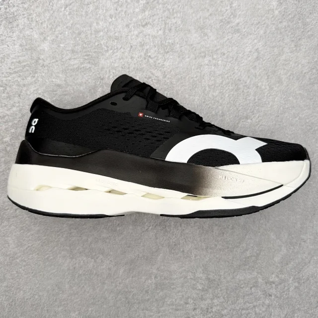 On Sneakers Cloudboom Max product detail image 1