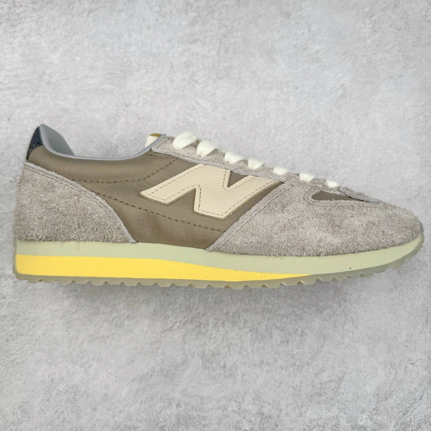 New Balance Sneakers 471 low-top suede and textile — Brownish yellow