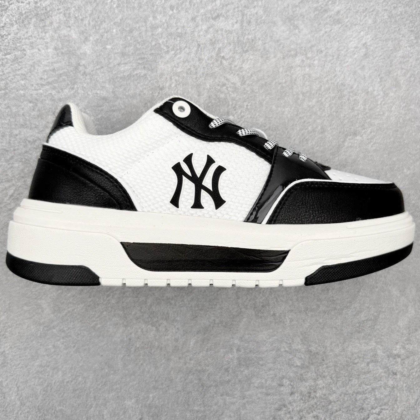 MLB Sneakers Low-Top Platform Baseball-Team Logo — Black and white